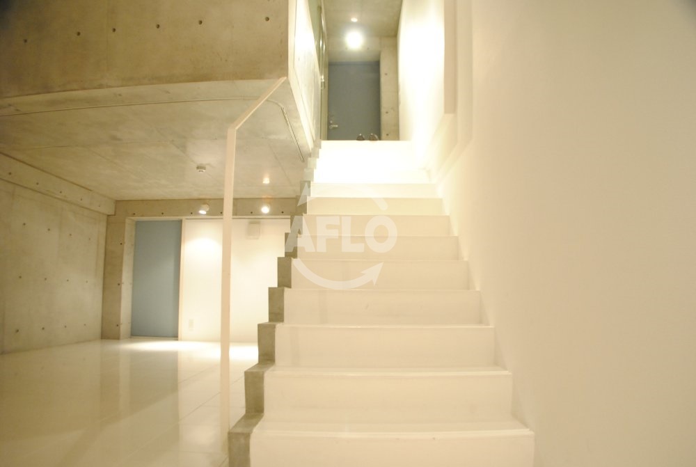 玄関　ベルニーニ南森町 玄関