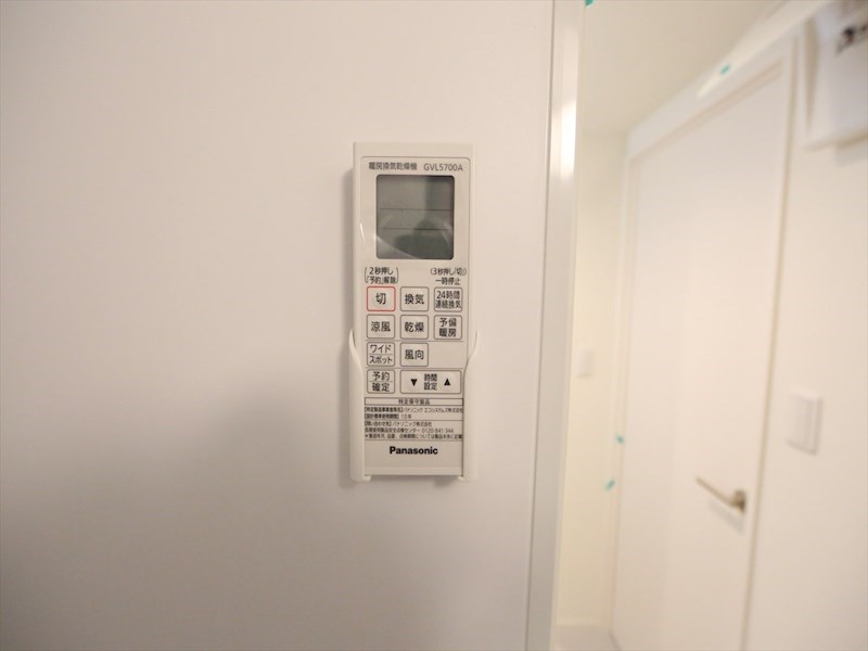 その他設備　浴室暖房乾燥機付き