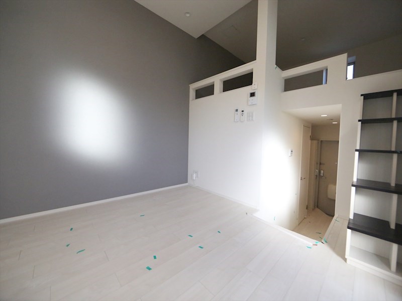 居室・リビング　洋室6.1帖　ロフト5帖（収納にも寝室にも使えます）