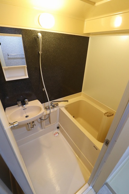 バス・シャワールーム　追い焚き付