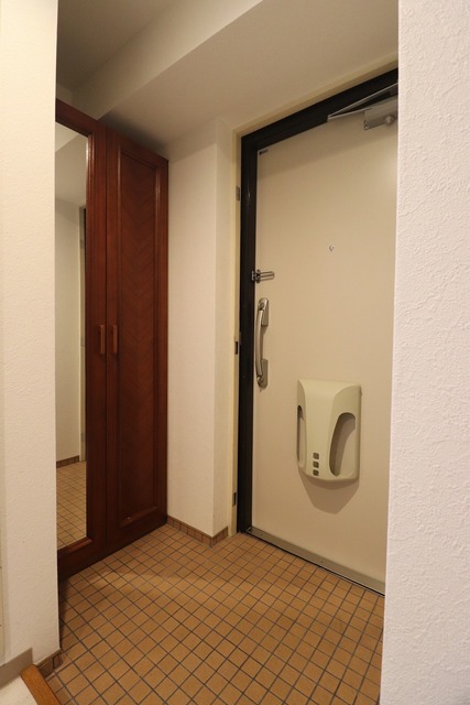 玄関　姿見付のトールタイプのシューズボックス付☆