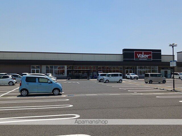 スーパー　バロー春江店（スーパー）まで591m