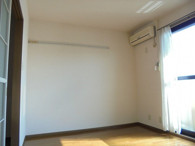 居室・リビング　写真は101号室です（参考）