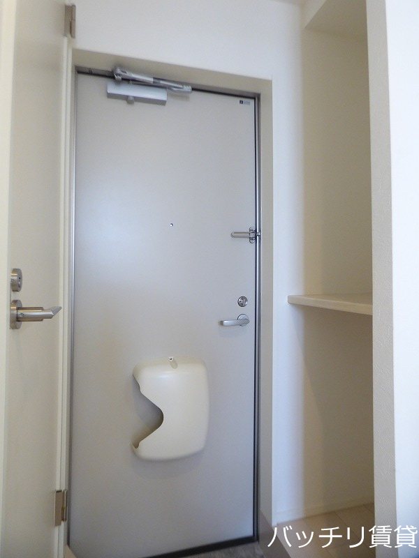 玄関　画像は、同型タイプの為、現状を優先いたします。