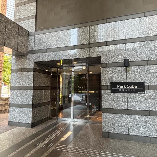 エントランス　建物の内部です