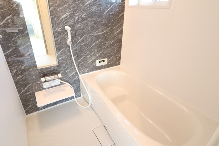 バス・シャワールーム　追い焚き機能付きのお風呂です♪