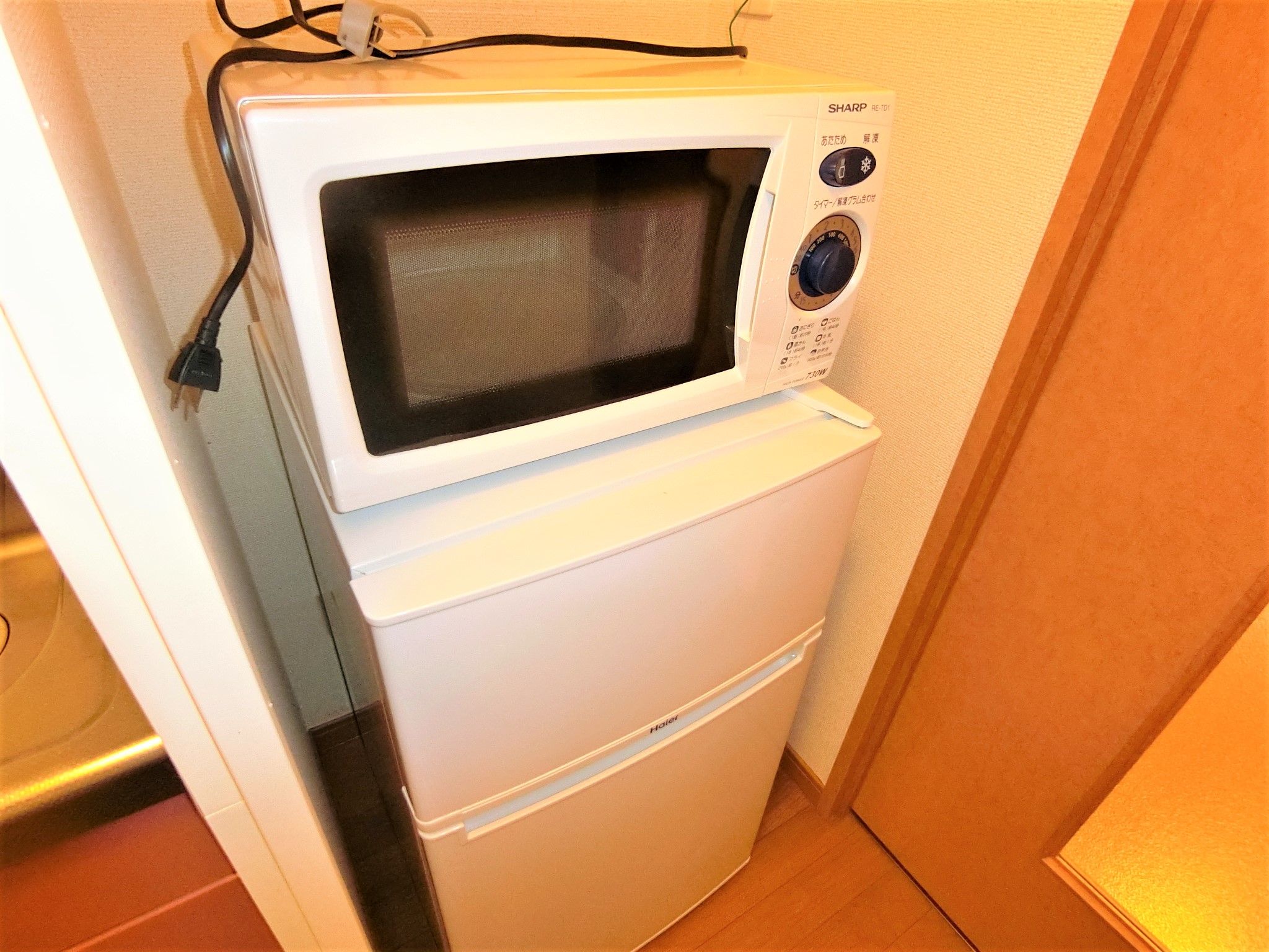 その他設備　キッチンに２ドア冷蔵庫・電子レンジが備え付けです☆