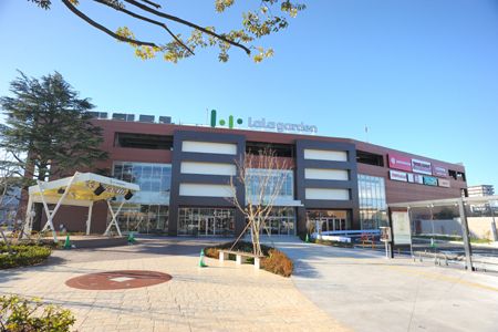 ドラックストア　サンドラッグララガーデン川口店（ドラッグストア）まで674m