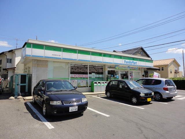 コンビニ　ファミリーマート（コンビニ）まで100m