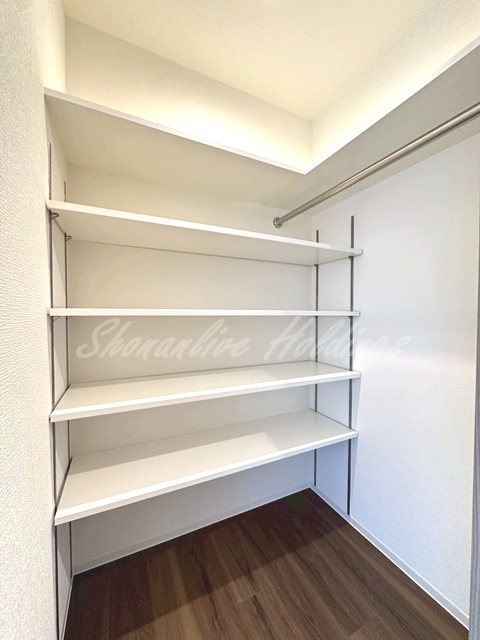 収納　モニター付きインターホンでセキュリティ安心！