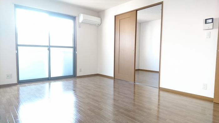 居室・リビング　※反転タイプの写真参照