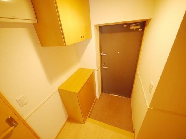 玄関　同物件別部屋写真