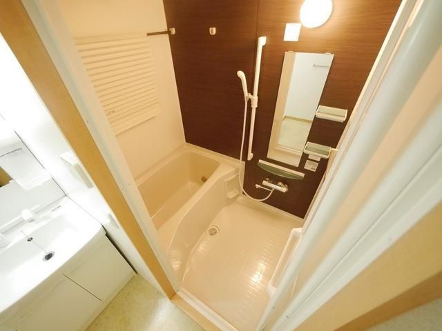 バス・シャワールーム　同物件別部屋写真