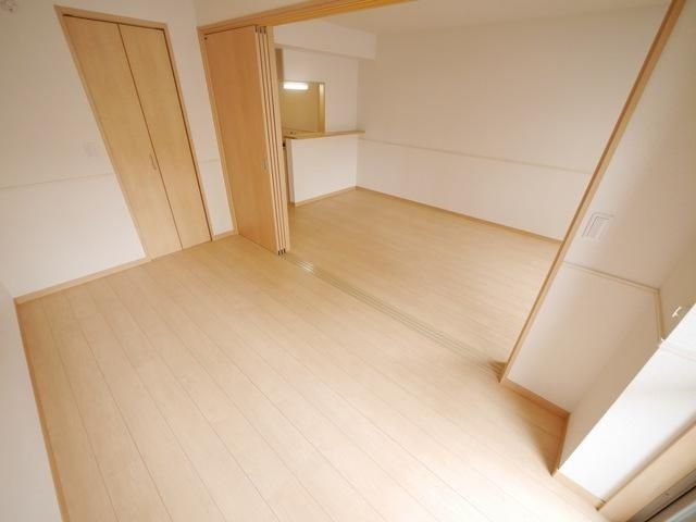 居室・リビング　同物件別部屋写真