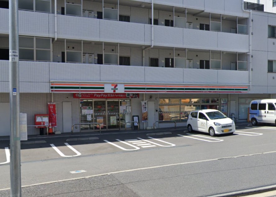 コンビニ　セブンイレブン（コンビニ）まで483m