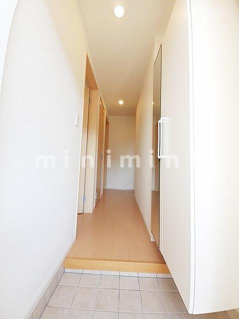 玄関　※写真は別号室のものですので現状優先とさせていただきます