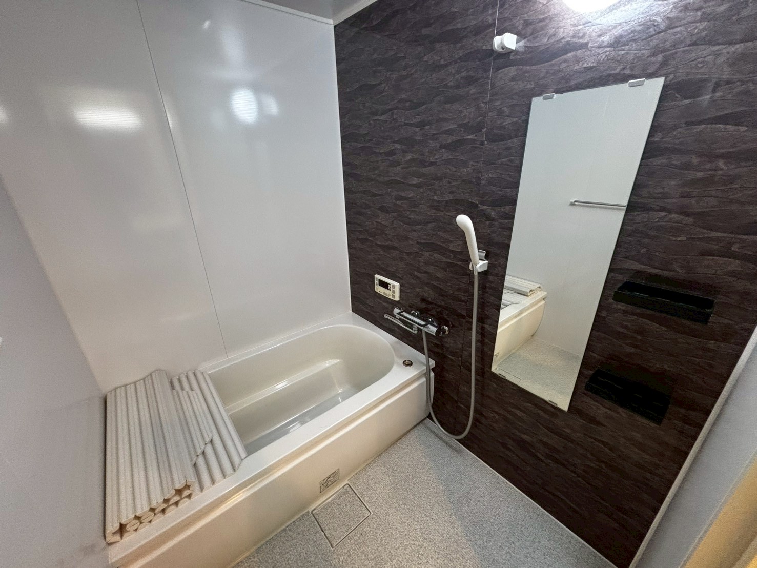 バス・シャワールーム　参考　清掃前の状態です。