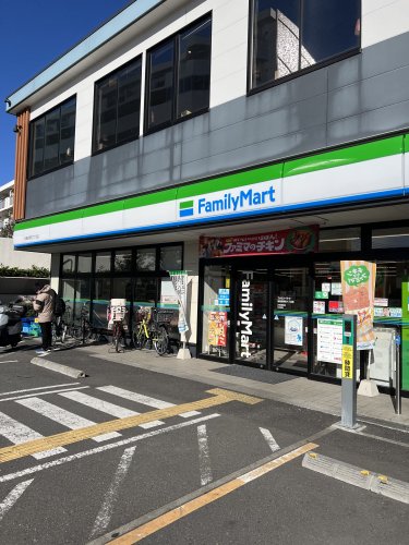 コンビニ　ファミリーマート 板橋前野町六丁目店（コンビニ）まで675m