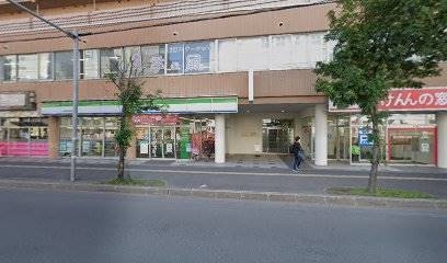 コンビニ　ファミリーマート地下鉄白石駅前店（コンビニ）まで86m