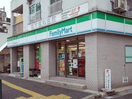 コンビニ　ファミリーマート西早稲田店（コンビニ）まで208m
