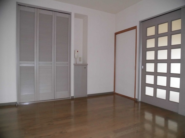 居室・リビング　同タイプのお部屋になります。