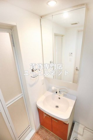 洗面設備　清潔感ある独立洗面台で毎日気持ちよく♪