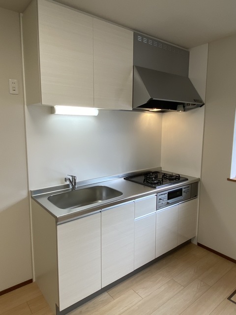 キッチン　ガス3口グリル付きシステムキッチン