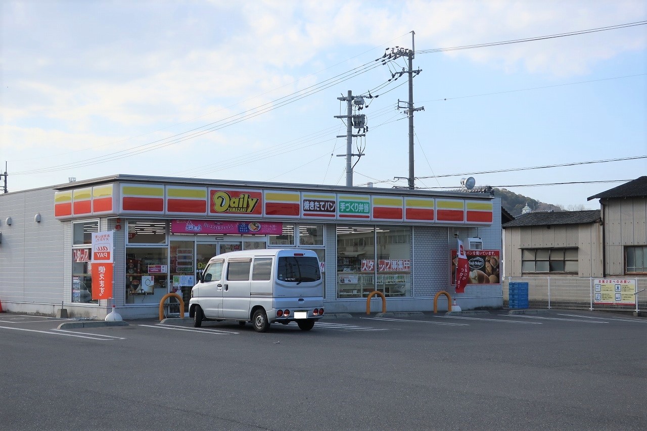 コンビニ　デイリーヤマザキ多度津町桜川店（コンビニ）まで950m