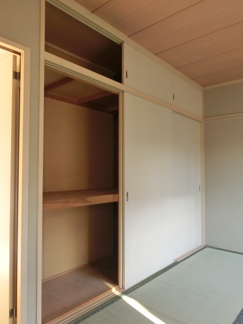 収納　奥行きしっかりの押入れはやっぱり欲しいです。