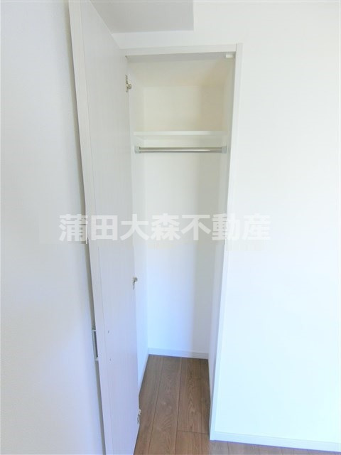 収納　収納クローゼット大きくありませんが別で棚収納有！