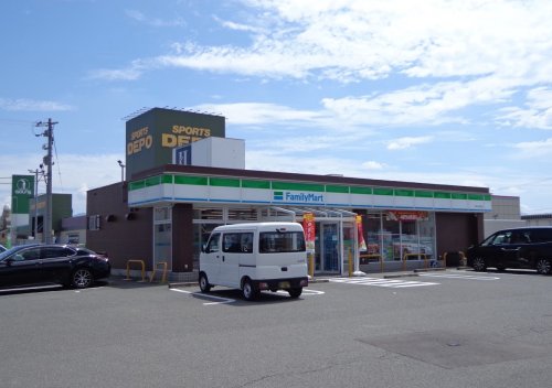 コンビニ　ファミリーマート 福井大和田店（コンビニ）まで958m
