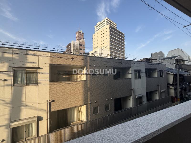 バルコニー　心地よい風と光を感じる、暮らしの楽しみが広がる場所。