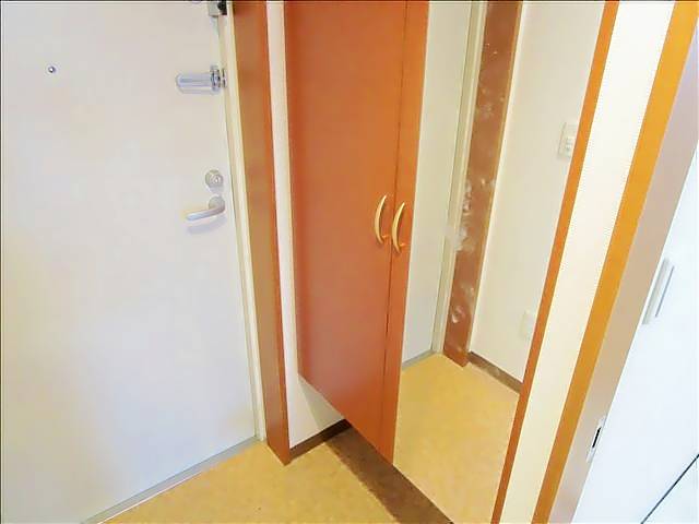 その他部屋・スペース　玄関には鏡があり便利です