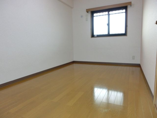 眺望　洋間６帖の眺めです。
