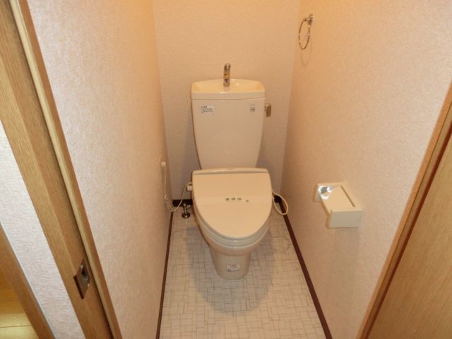 トイレ　清潔な洋式トイレです。