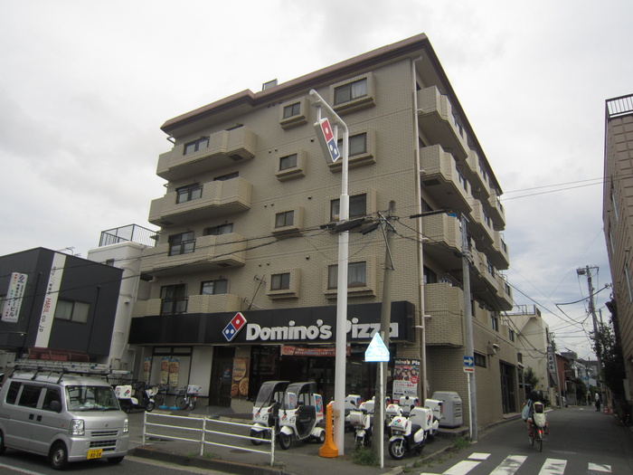 飲食店　ドミノ・ピザ（飲食店）まで565m