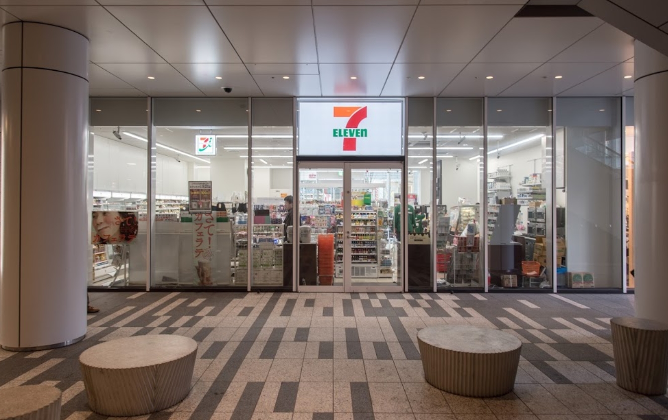 コンビニ　セブンイレブン目黒セントラルスクエア店（コンビニ）まで192m