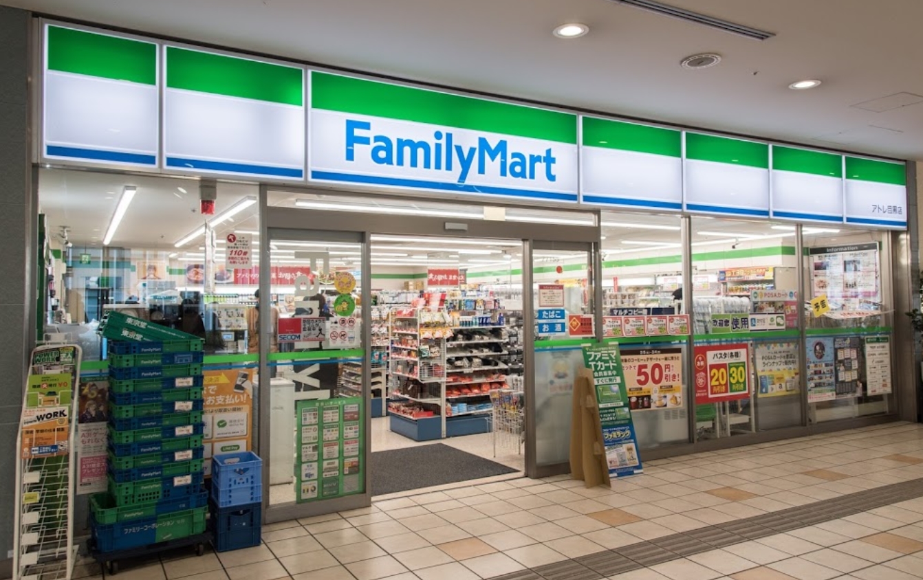 コンビニ　ファミリーマートアトレ目黒店（コンビニ）まで333m