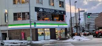 コンビニ　ファミリーマート札幌北23条西5丁目店（コンビニ）まで182m
