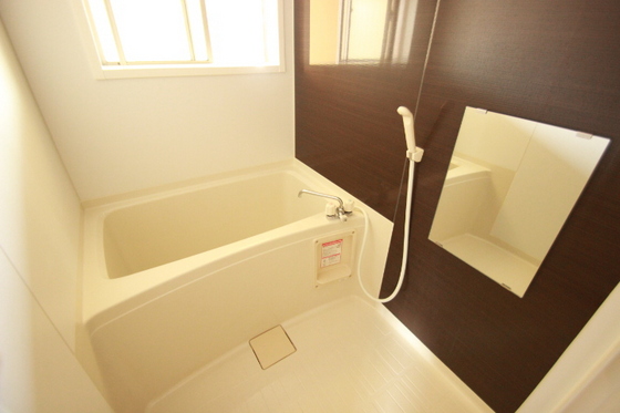 バス・シャワールーム　※別部屋の写真です