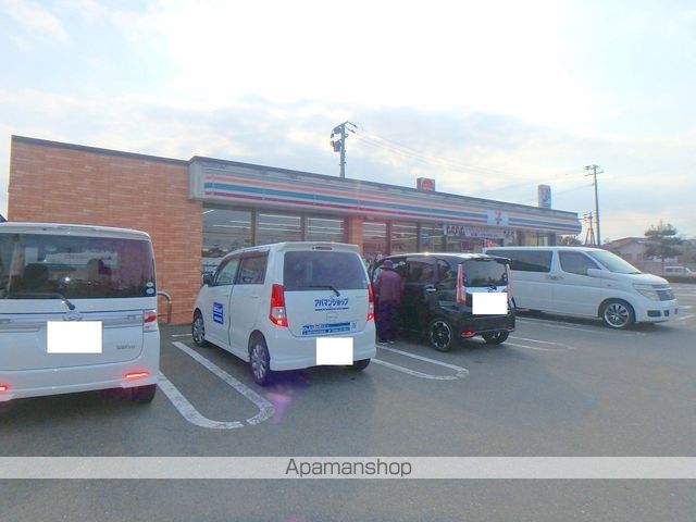 コンビニ　セブンイレブン（コンビニ）まで917m