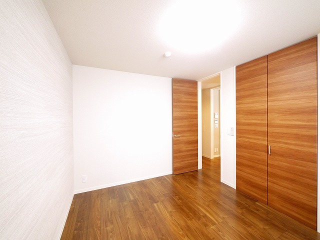 その他部屋・スペース　落ち着いて過ごせるお部屋なので、寝室にいかがでしょうか