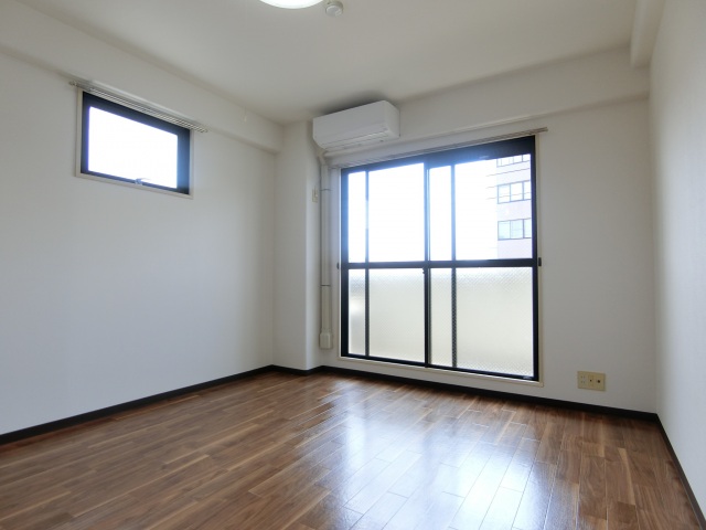 居室・リビング　角部屋で明るいお部屋です