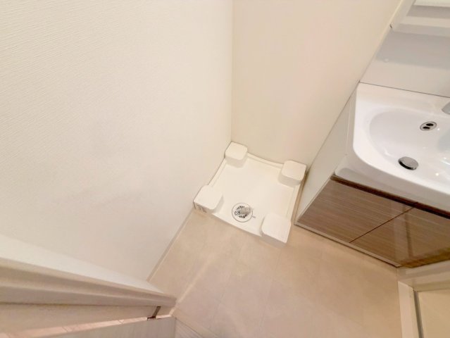 その他設備　嬉しい室内洗濯機置場。これで洗濯機も長持ちしますね。
