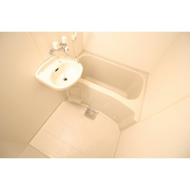 バス・シャワールーム　綺麗な浴室です。