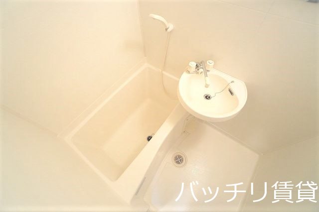 洗面設備　別部屋写真の為、現状優先。
