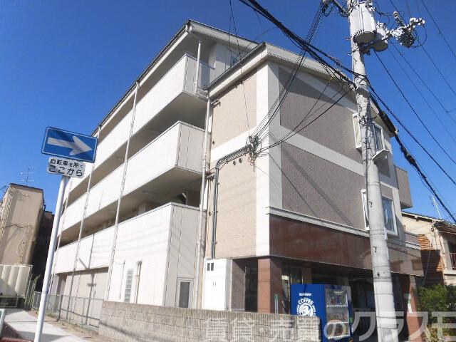 建物外観　４階建て♪