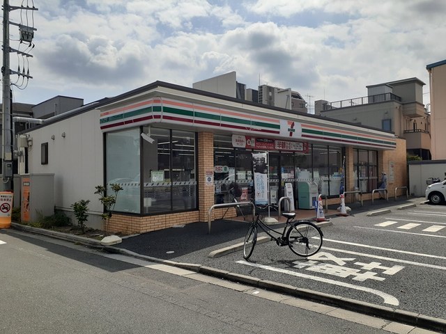 コンビニ　セブンイレブン（コンビニ）まで350m