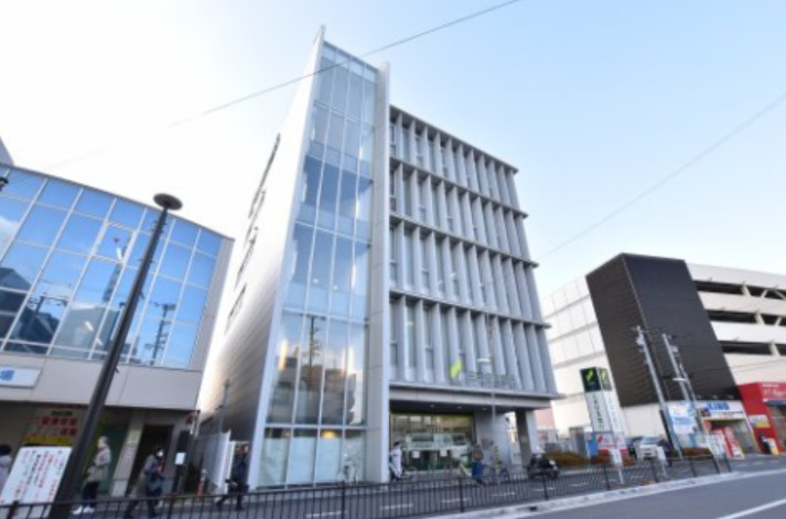銀行　三井住友銀行鳳支店（銀行）まで869m