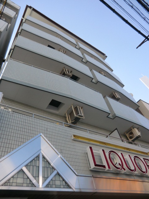 建物外観　コンビニが徒歩圏内。